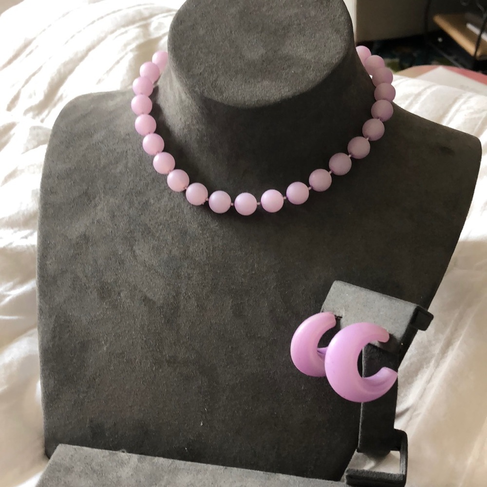 ☘️Vintage- Lucite Lavender neck and earrings